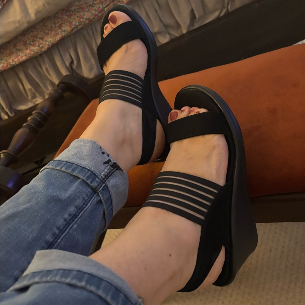 Black Women's Sandals size 8 Skechers
